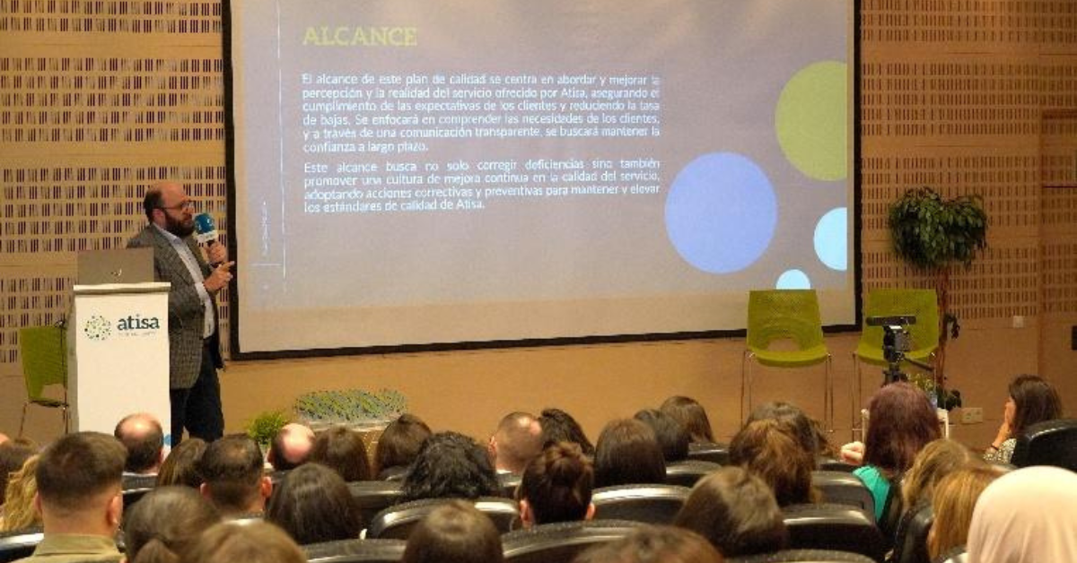 Fotografía: Jorge Molinero, Director general de Atisa, presentando el cumplimiento de los objetivos del año 2024 y el avance y seguimiento de los proyectos de la compañía. 